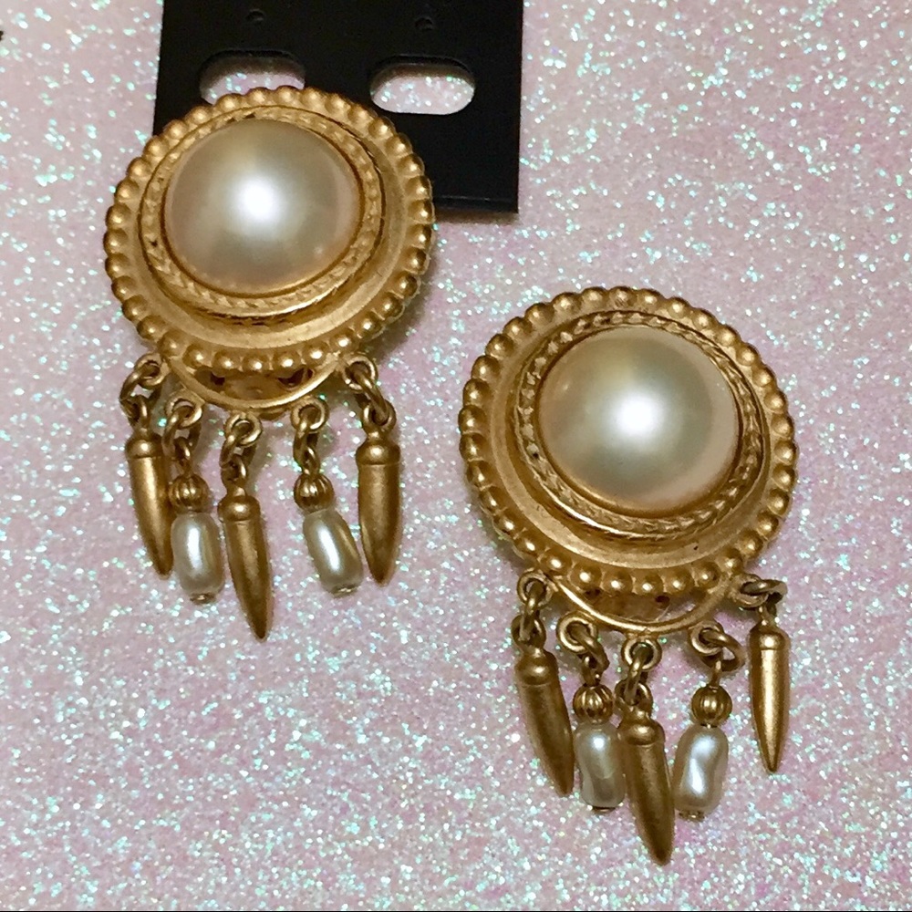 🌹HP🌹Vintage Gothic Faux Pearl Clip Matte Gold Statement Earrings